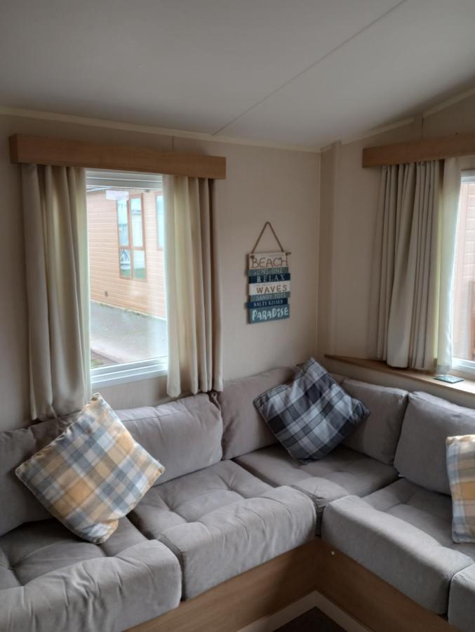 D24 Is A 2 Bedroom 6 Berth Caravan Close To The Beach On Whitehouse Leisure Park In Towyn Near Rhyl With Decking And Private Parking Space This Is A Pet Free Caravan Abergele Exterior foto